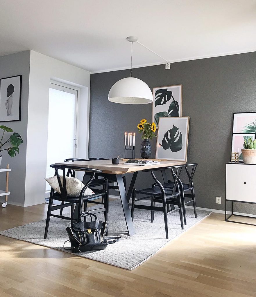 Eetkamer inspiratie voorbeeld met kamerafscheiding en warme interieurideeën van Home Meubels
