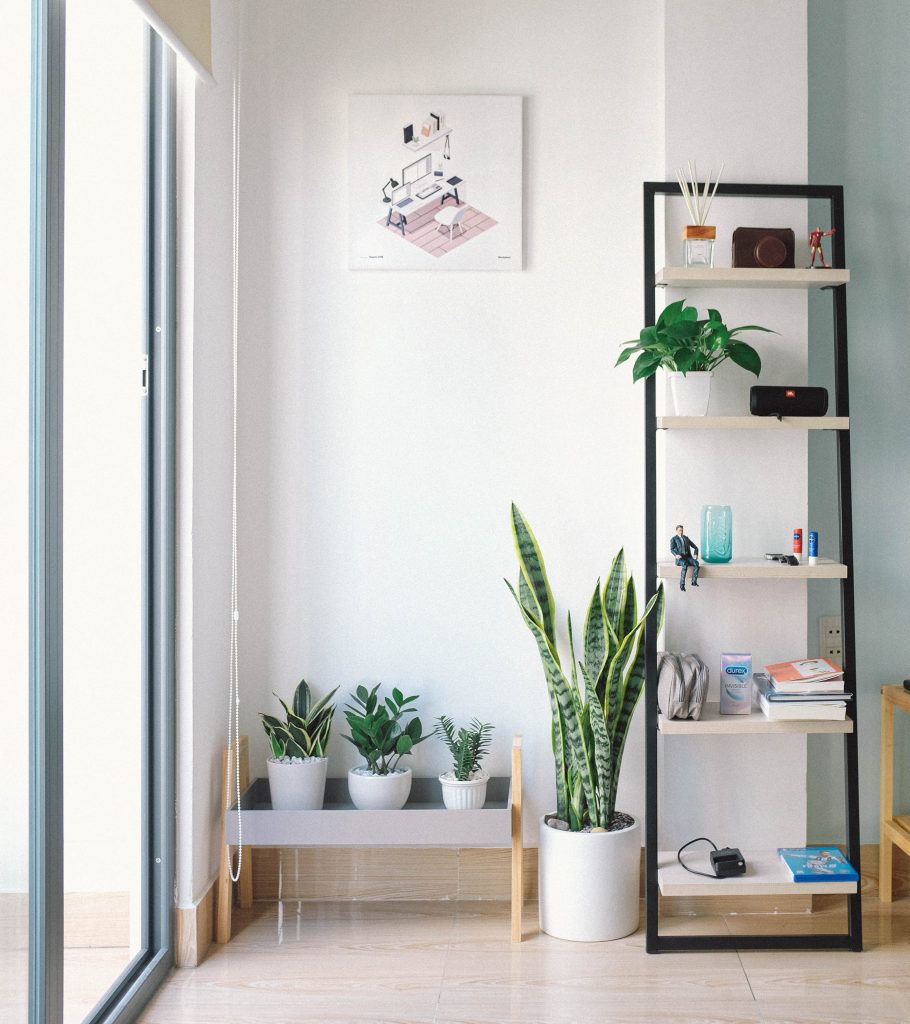 Inspiratie voor woontrends van 2021 met moderne inrichting, neutrale kleuren en duurzame materialen voor je huis