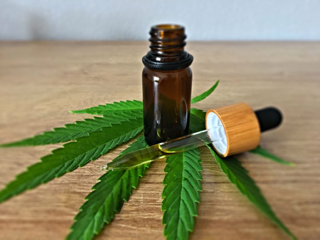 Visuele gids wat CBD olie is en de gezondheidsvoordelen van cannabidiol