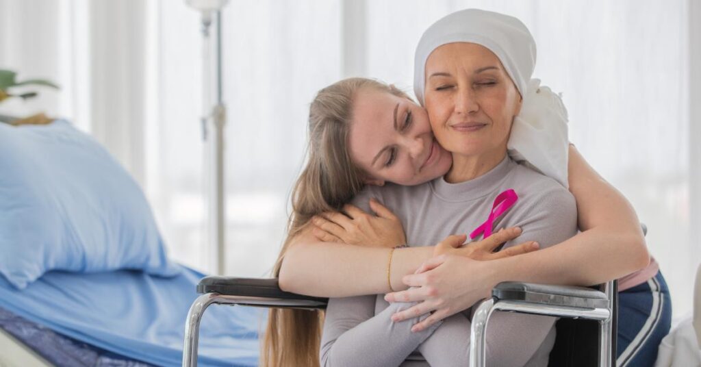 Fysiotherapeut begeleidt patiënt bij oncologische revalidatie met fysiotherapie oefeningen voor sterker herstel