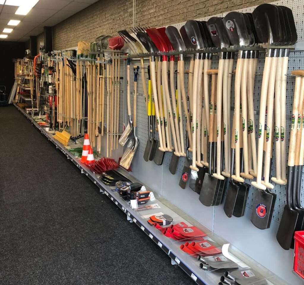 Roothans tuinmachines winkel in Valkenswaard met breed assortiment tuingereedschap