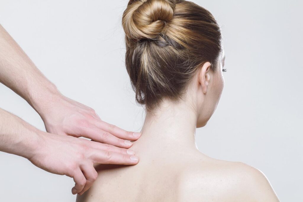 Fysiotherapeut in Roosendaal behandelt patiënt met professioneel bewegingsadvies en manuele therapie